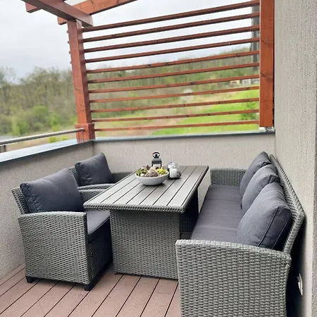 Ellis Apartament Podhájska