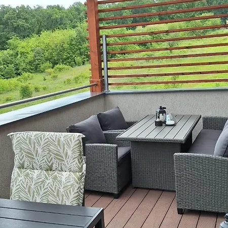Ellis Apartament Podhájska